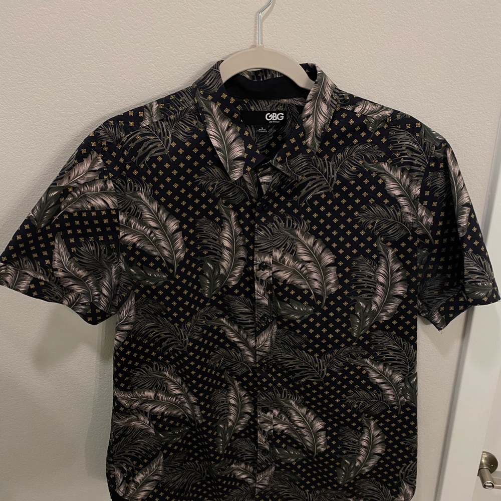 GBG LOS ÁNGELES Black and Gold Button Up